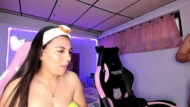 Snapshot of Cristal_Smith20 chatting on March 11, 2026, 12:21 pm Cristal Smith20 online show from March 11, 2026, 12:21 pm