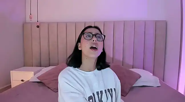 miss martiina online show from March 11, 2025, 11:37 pm