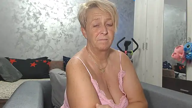 RosesandLillies online show from August 3, 2026, 4:46 pm