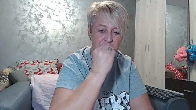 RosesandLillies online show from November 10, 2025, 5:18 pm