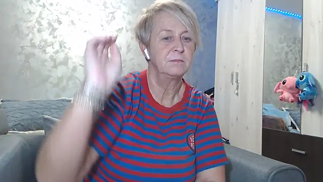 RosesandLillies online show from February 2, 2026, 6:07 pm