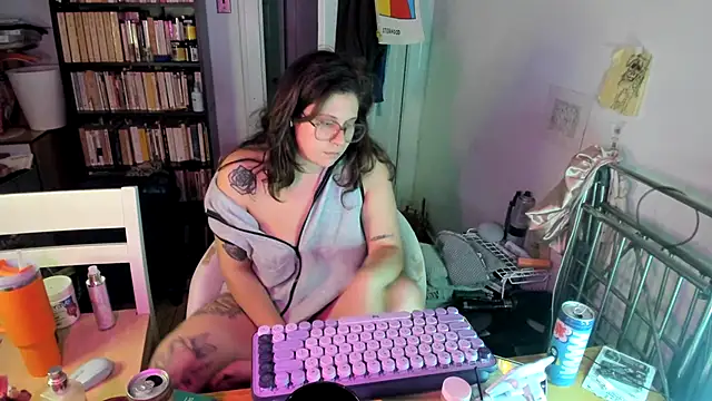 Rosiee69  online show from November 4, 2025, 9:29 pm