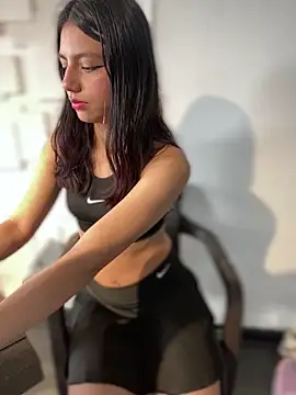 Emily-teen online show from March 18, 2025, 7:33 pm