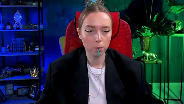 JenniferGraces online show from March 6, 2025, 8:30 am