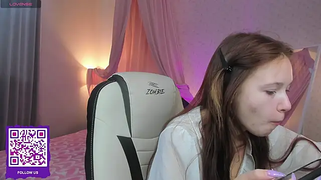 boozekirs  online show from September 14, 2025, 2:56 am