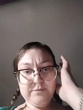 HTXBELLE online show from November 21, 2025, 12:26 pm