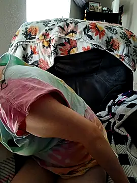 HTXBELLE online show from October 4, 2025, 9:05 pm