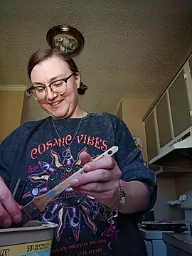 HTXBELLE online show from October 30, 2025, 6:27 pm