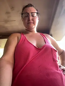 HTXBELLE online show from June 12, 2026, 1:53 pm