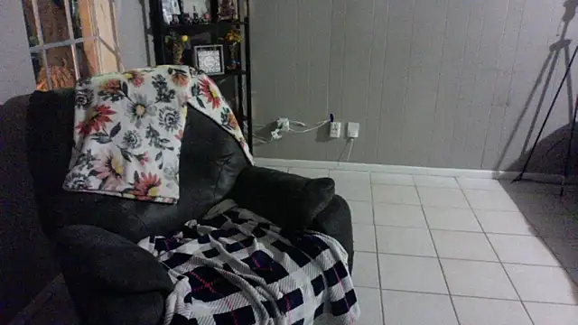 HTXBELLE online show from October 4, 2025, 1:18 am