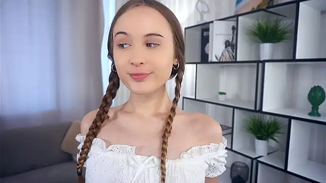 QuennaCoote online show from September 17, 2025, 6:59 am