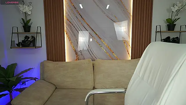 SaharaKramer online show from September 13, 2025, 11:43 am