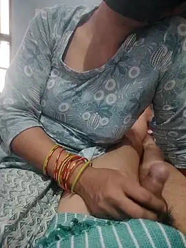 indian couple4 online show from November 4, 2025, 2:26 am