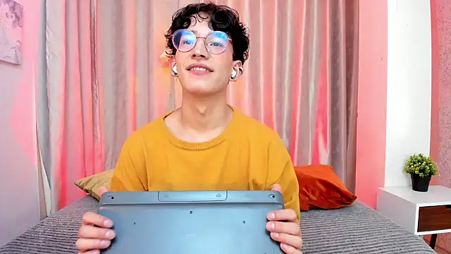 iiangel  online show from March 4, 2026, 3:25 am