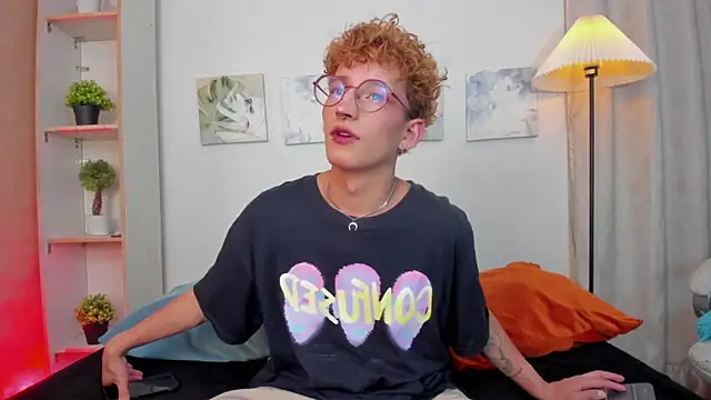 iiangel  online show from February 11, 2026, 4:12 am