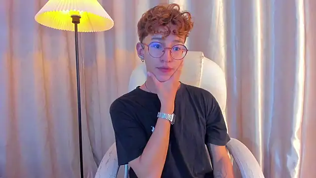 iiangel  online show from November 28, 2025, 3:39 am