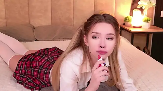 Sierra Fane online show from November 22, 2025, 10:58 am