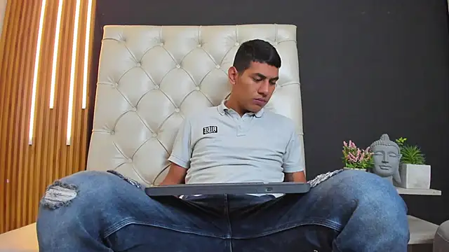 mike  cute online show from February 18, 2025, 1:22 pm