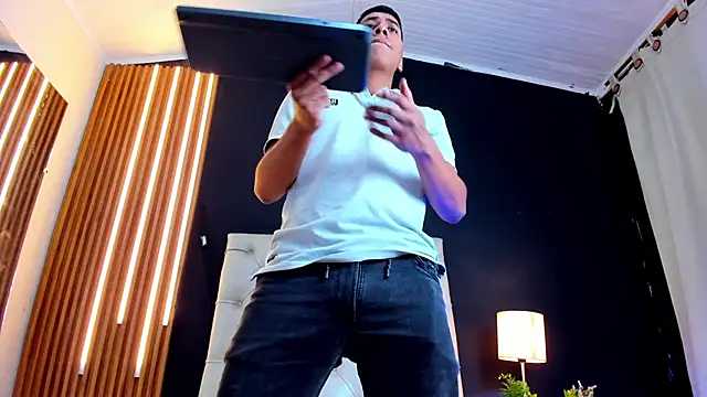 mike  cute online show from February 27, 2025, 1:07 pm