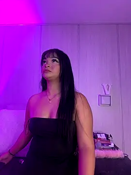 sasha riverss online show from October 28, 2025, 7:35 pm