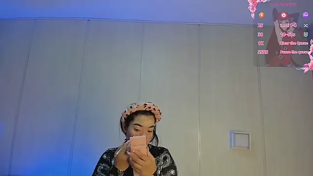 sasha riverss online show from July 18, 2026, 7:33 pm