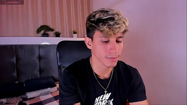 Allex Cano online show from March 18, 2025, 3:12 pm