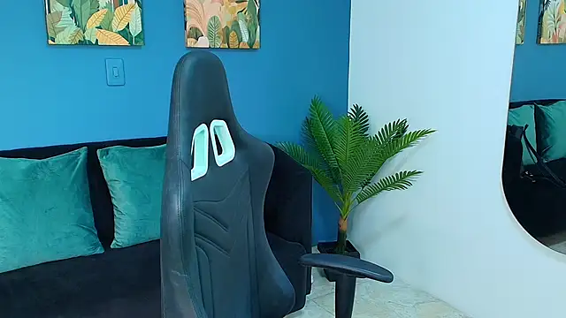 Zamira Taylor online show from September 19, 2025, 4:27 am