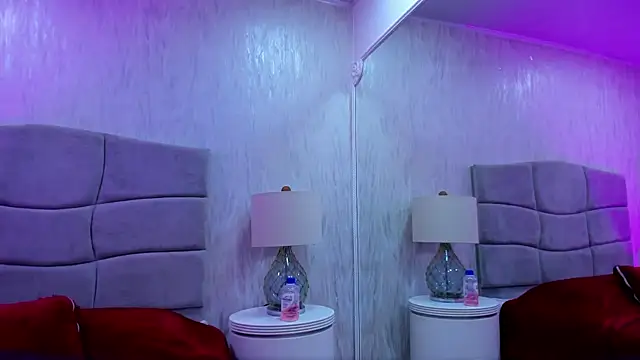 NahomyCarther online show from September 26, 2025, 3:57 am