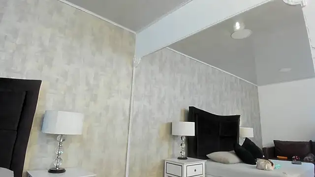 NahomyCarther online show from October 10, 2025, 3:51 am