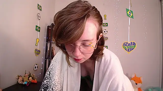 Elise Nyx online show from June 19, 2026, 1:28 pm