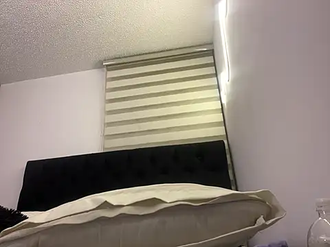 DesireLuxe online show from March 10, 2025, 4:49 am