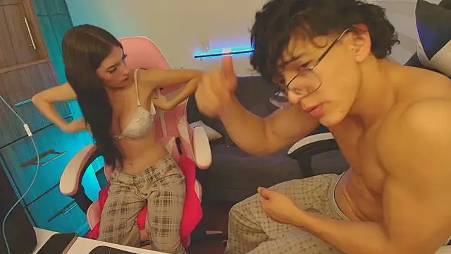 DesireLuxe online show from October 23, 2025, 7:18 am