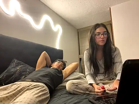 DesireLuxe online show from October 17, 2025, 6:39 am