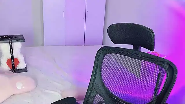 Snapshot of Annnnqi-77 chatting on October 13, 2025, 7:43 am Annnnqi-77 online show from October 13, 2025, 7:43 am