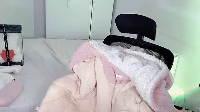 Snapshot of Annnnqi-77 chatting on October 25, 2025, 7:29 am Annnnqi-77 online show from October 25, 2025, 7:29 am