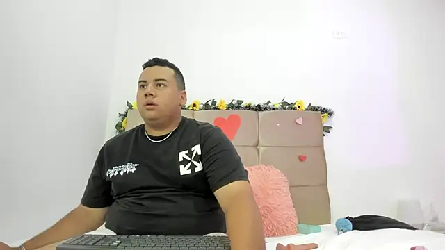 MICHAEL AND SHARON online show from March 23, 2025, 2:37 am