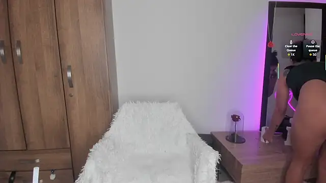  lucianapalmer online show from October 7, 2025, 12:17 pm