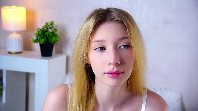 SunnivaCovil online show from June 24, 2026, 2:48 pm