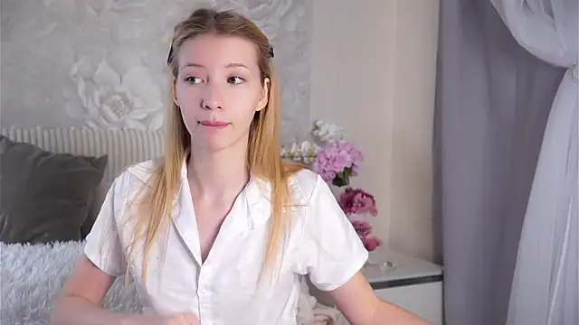 SunnivaCovil online show from April 23, 2026, 3:24 pm