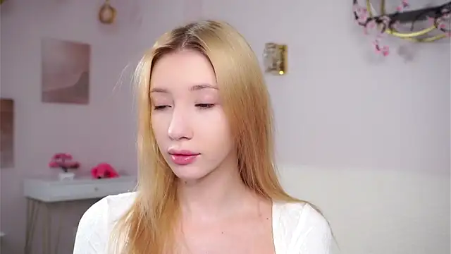 SunnivaCovil online show from March 5, 2026, 2:35 pm