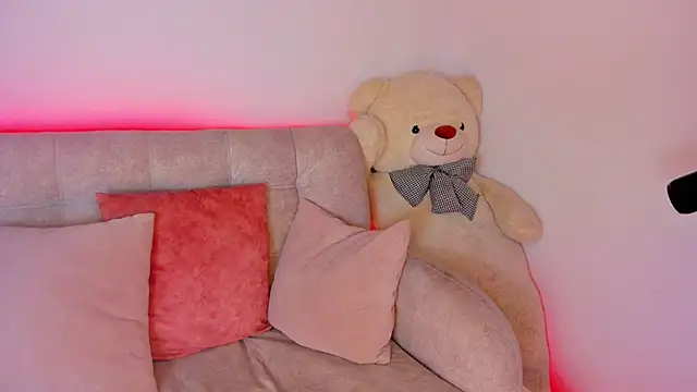 MIaloveone  online show from March 13, 2025, 4:27 am