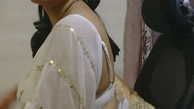 MilkyQueen69 online show from February 10, 2026, 5:12 pm