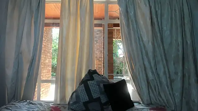 Snapshot of LUMA6 chatting on March 7, 2025, 10:35 am LUMA6 online show from March 7, 2025, 10:35 am