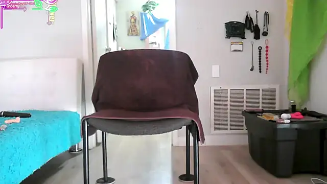 Queenanitadix online show from June 28, 2026, 4:57 pm