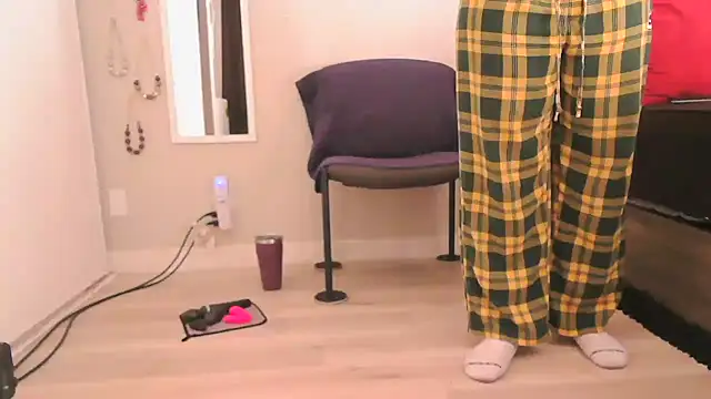 Queenanitadix online show from February 5, 2026, 9:32 pm