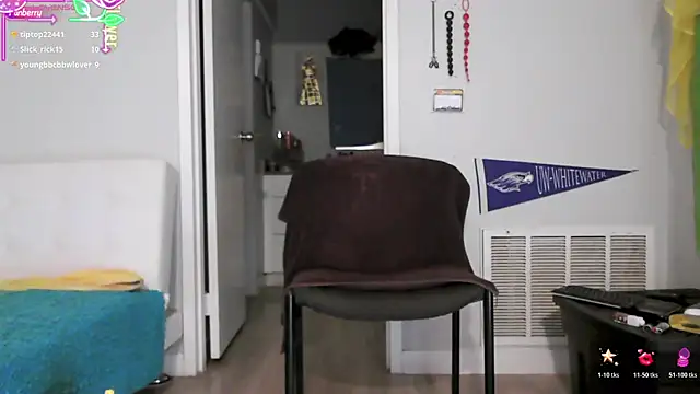 Queenanitadix online show from June 20, 2026, 1:43 am
