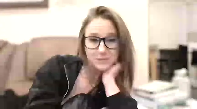 yourgoodgirl32 online show from February 19, 2025, 6:33 am