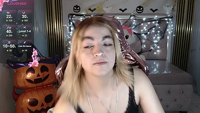 lili conor s online show from October 4, 2025, 3:41 am