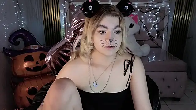 lili conor s online show from October 31, 2025, 3:36 am