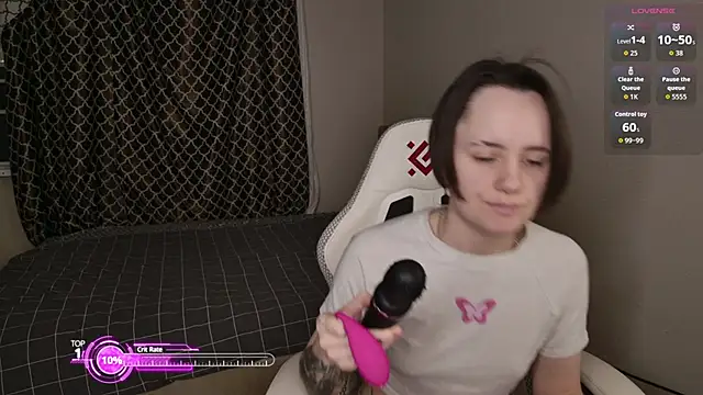 Luna Loveee online show from February 18, 2026, 3:37 am